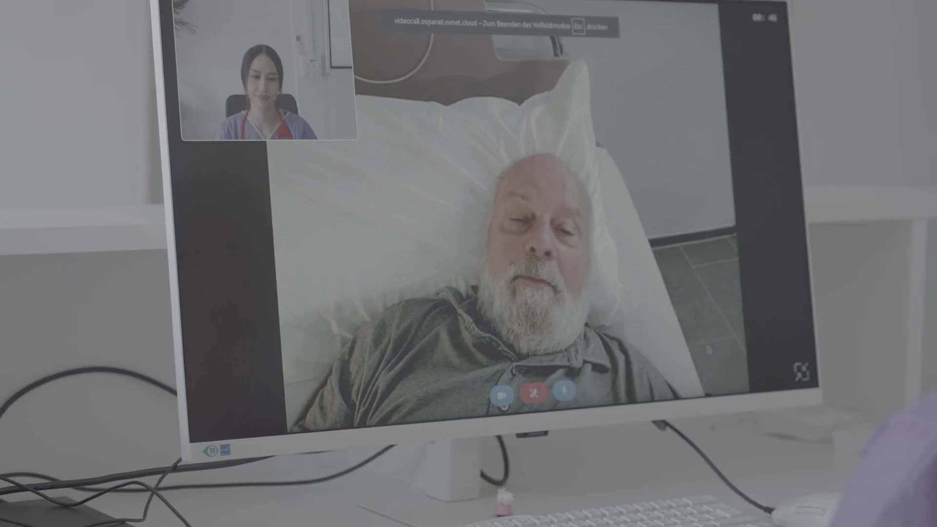 Die Videovisite kommt ans Bett.